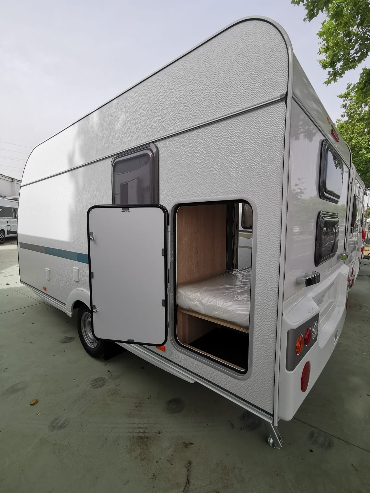 Adria Aviva 400 DK Comercial Caravaning