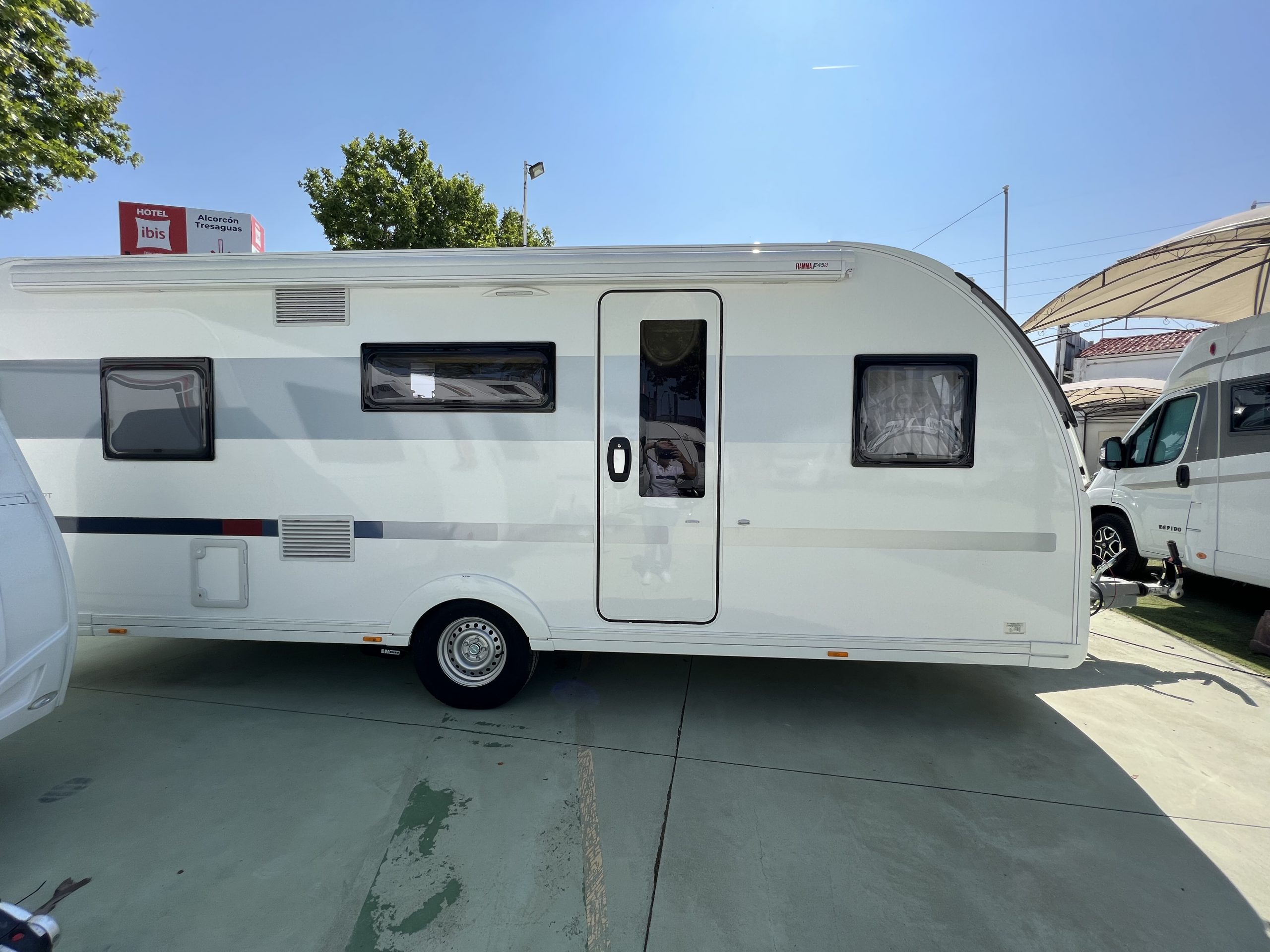 Adria Adora 573 PT Commercial Caravaning